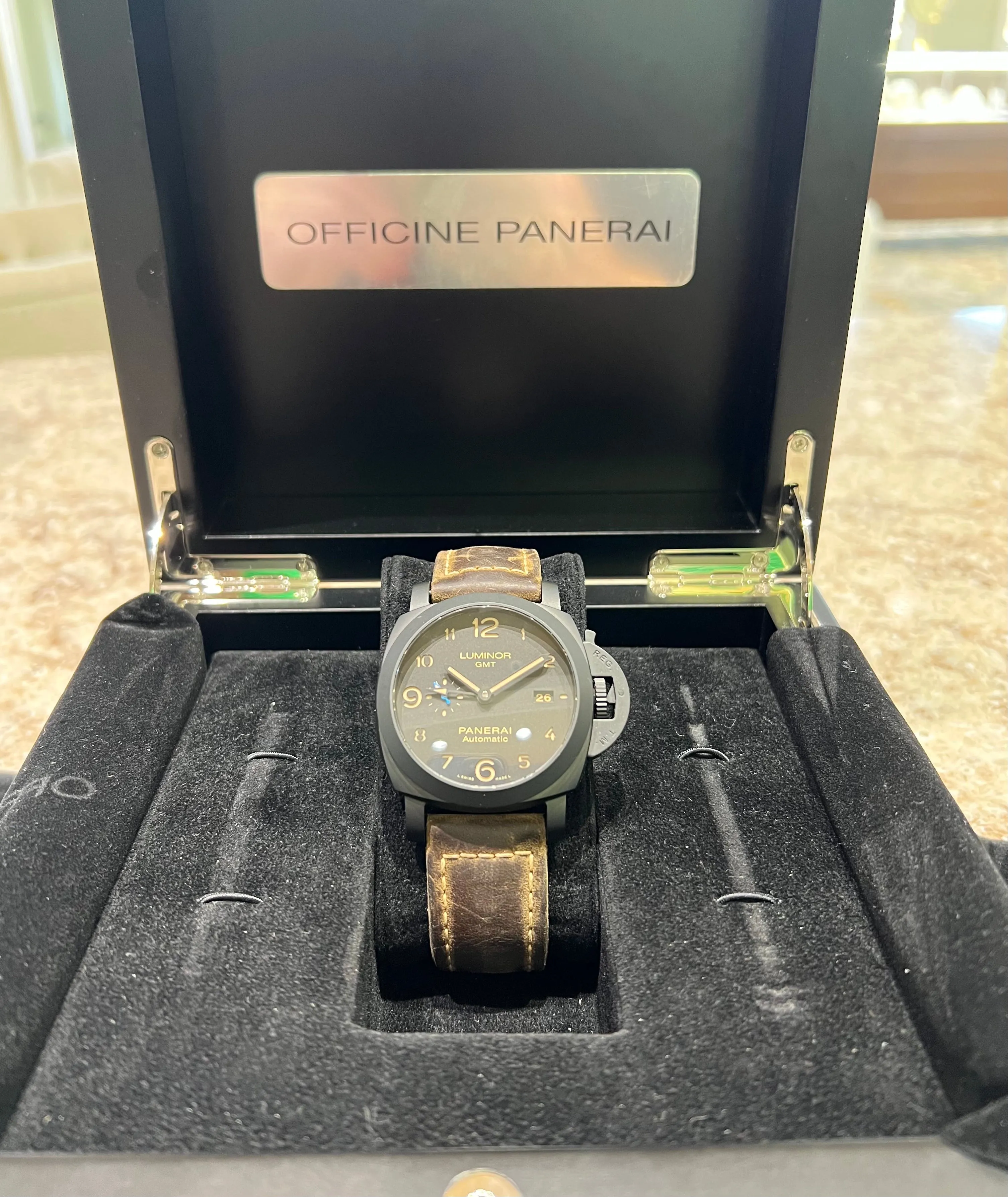 2019 Panerai Luminor GMT