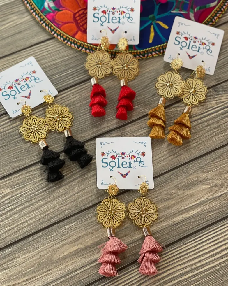 Aretes Flor Mota