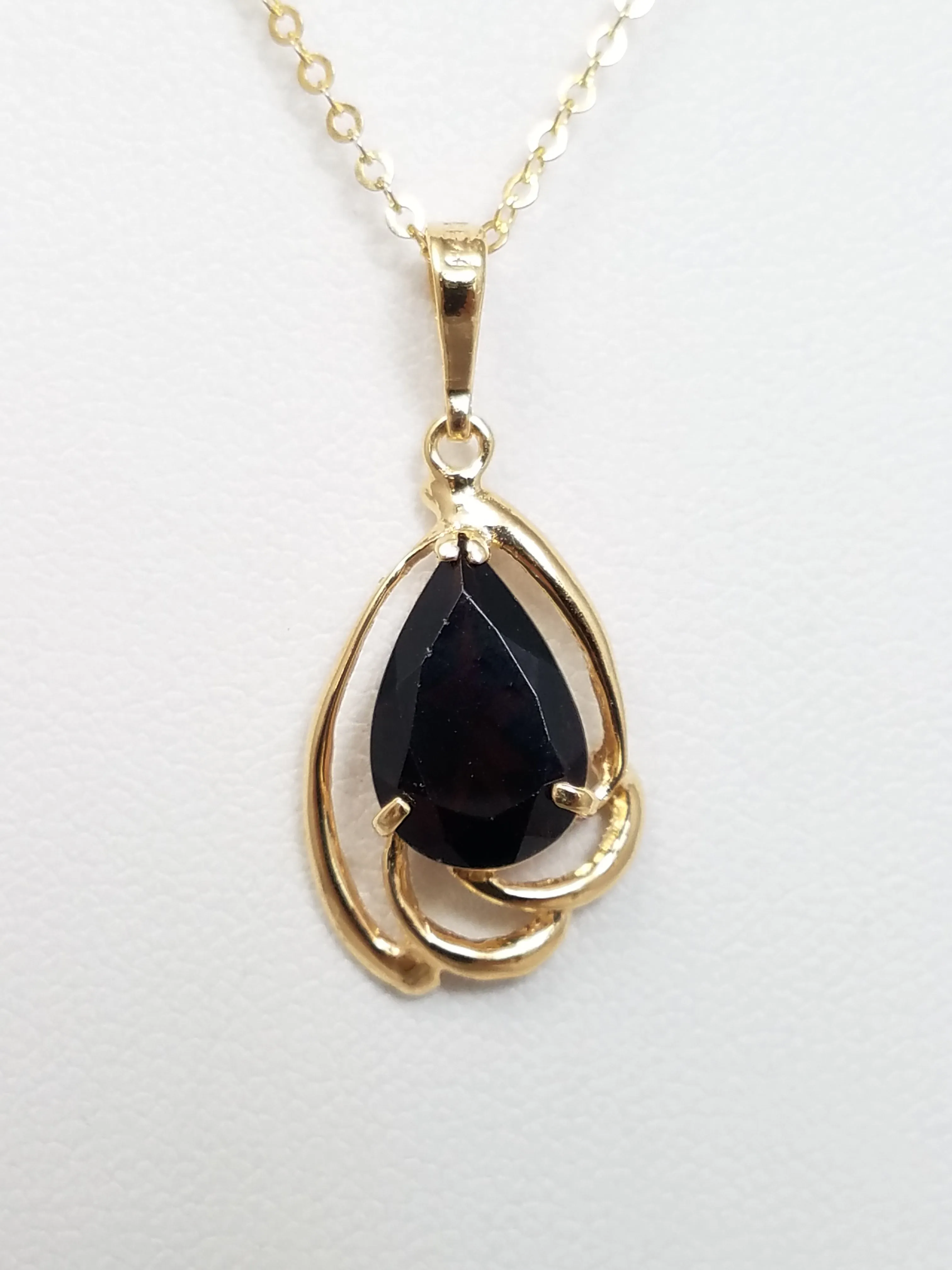 Classy 16" 14k Yellow Gold Natural Garnet Pendant Necklace
