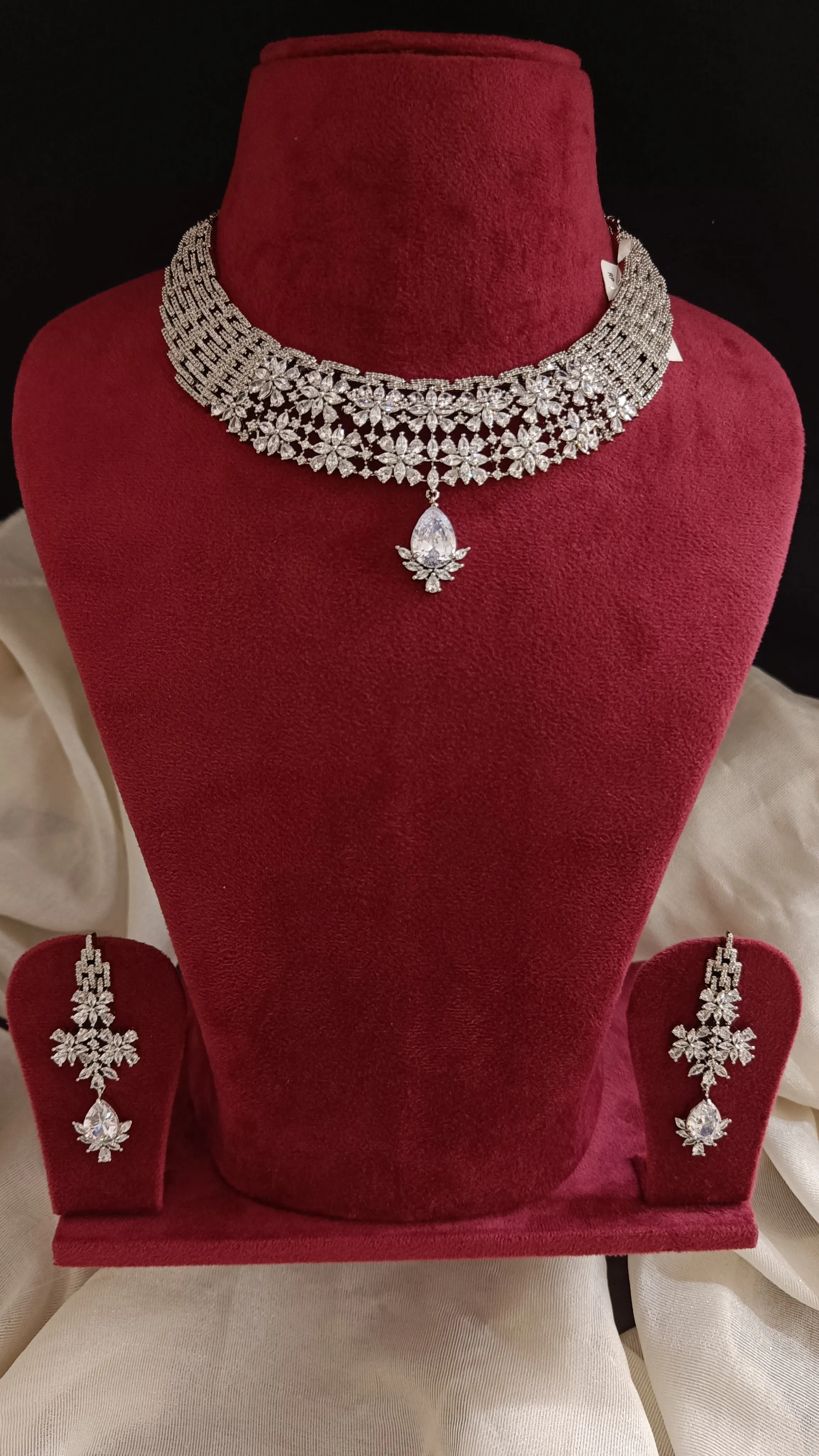 Gorgeous Zircon Necklace With Matching jewellery