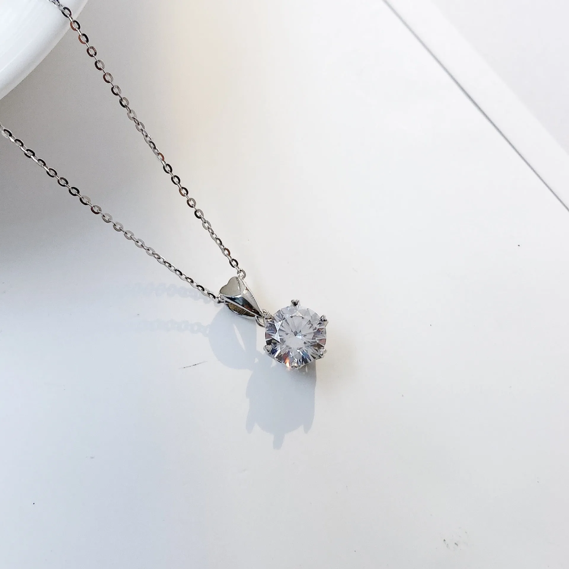 Heart-shape Four Prongs Round Zircon Pendant Silver Necklace for Women