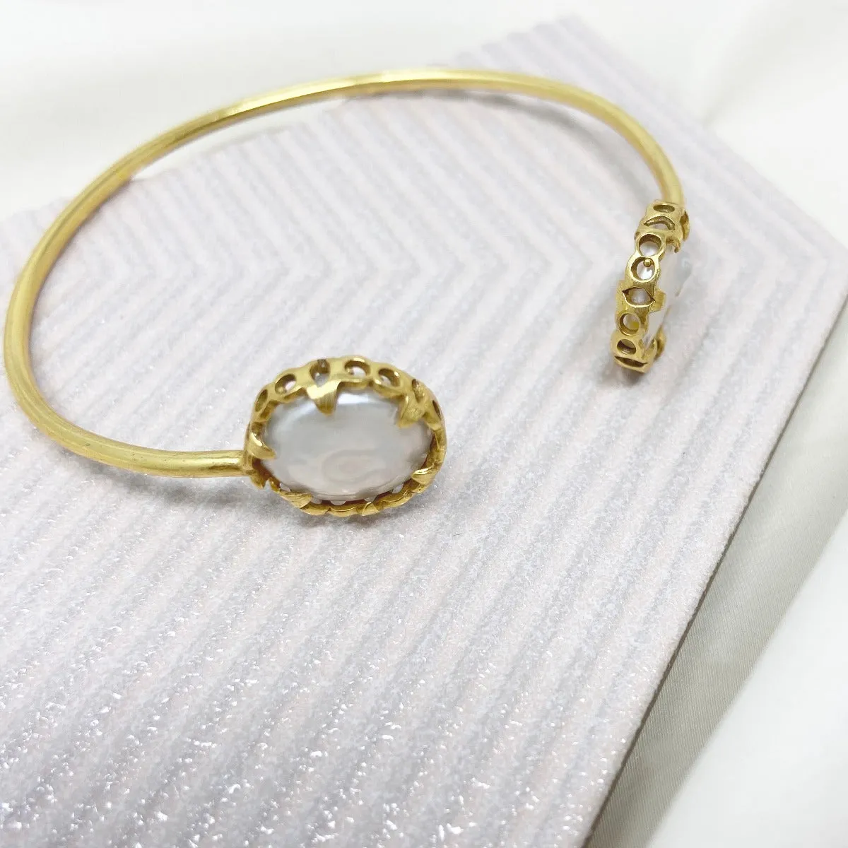 Petite Pearl Bangle