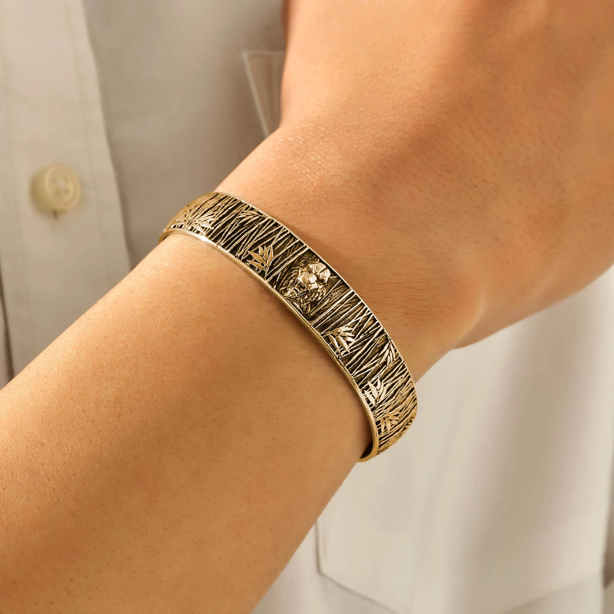 Tiger Cuff in Gold