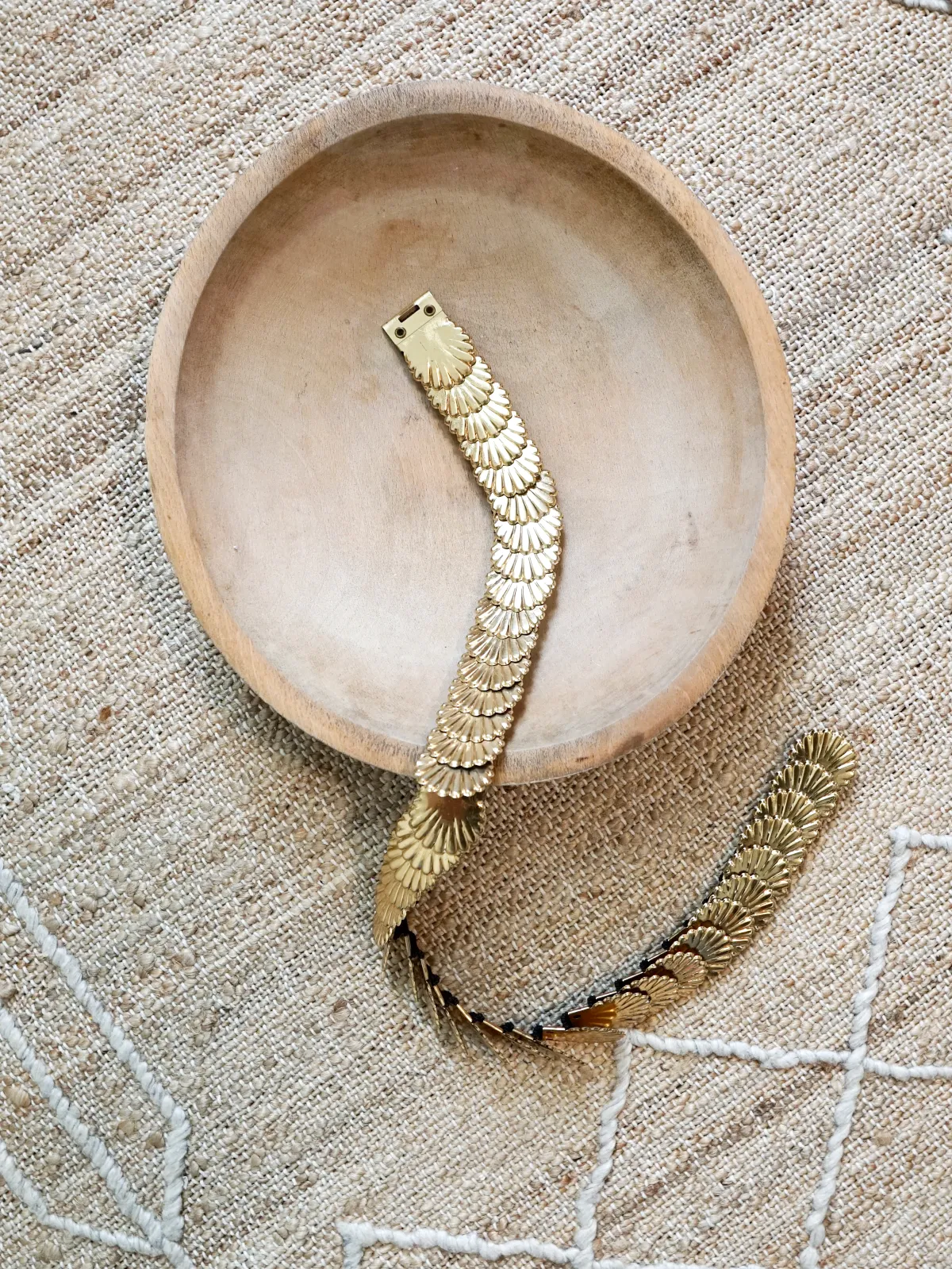 Vintage Gold Seashell Stretch Belt