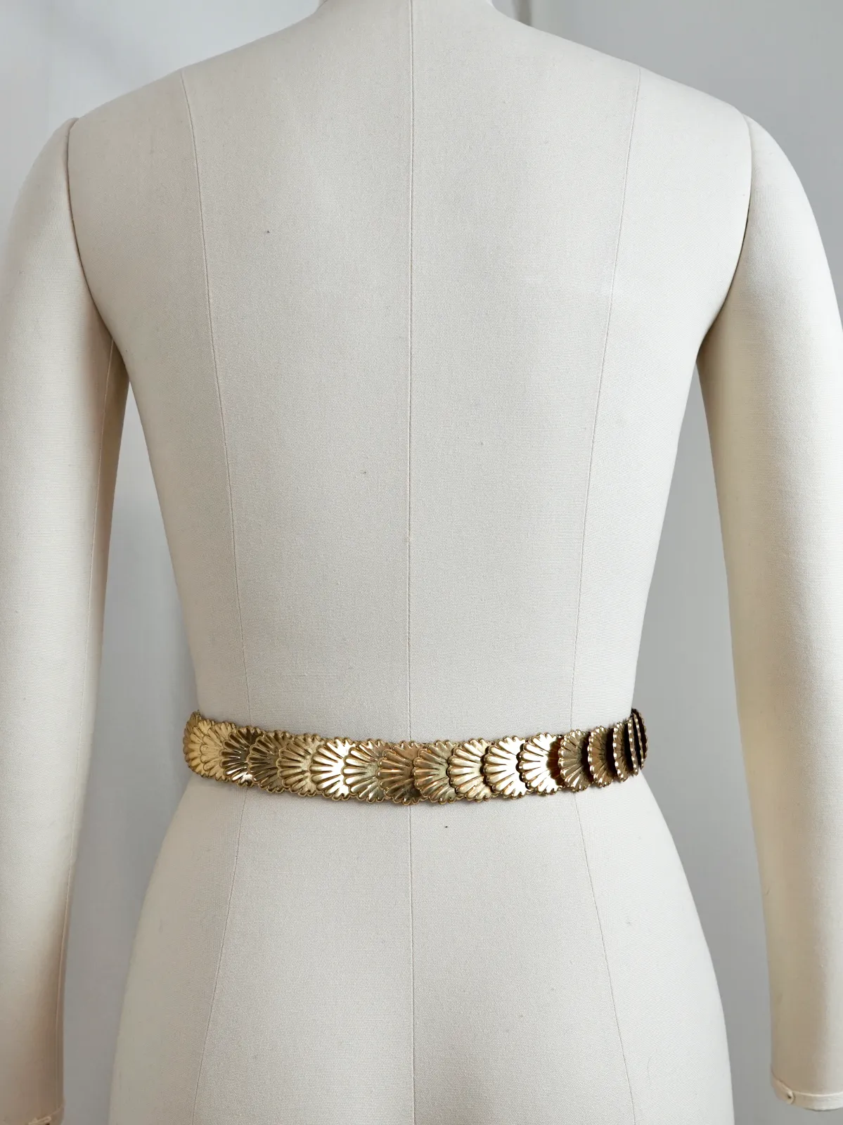 Vintage Gold Seashell Stretch Belt