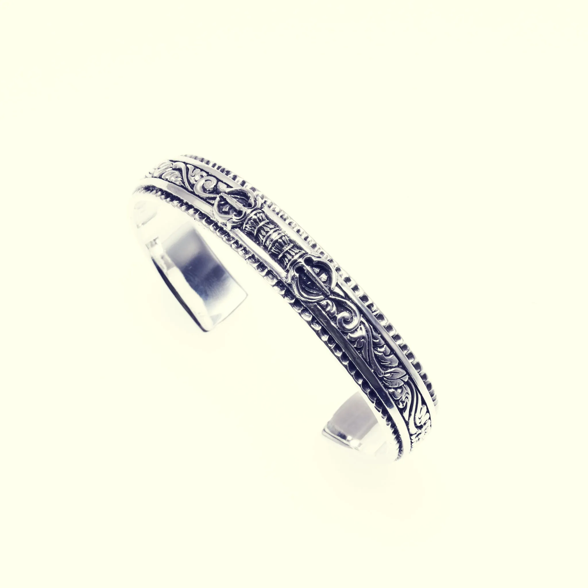 Wide Ivy Bangle (Antique Finish)