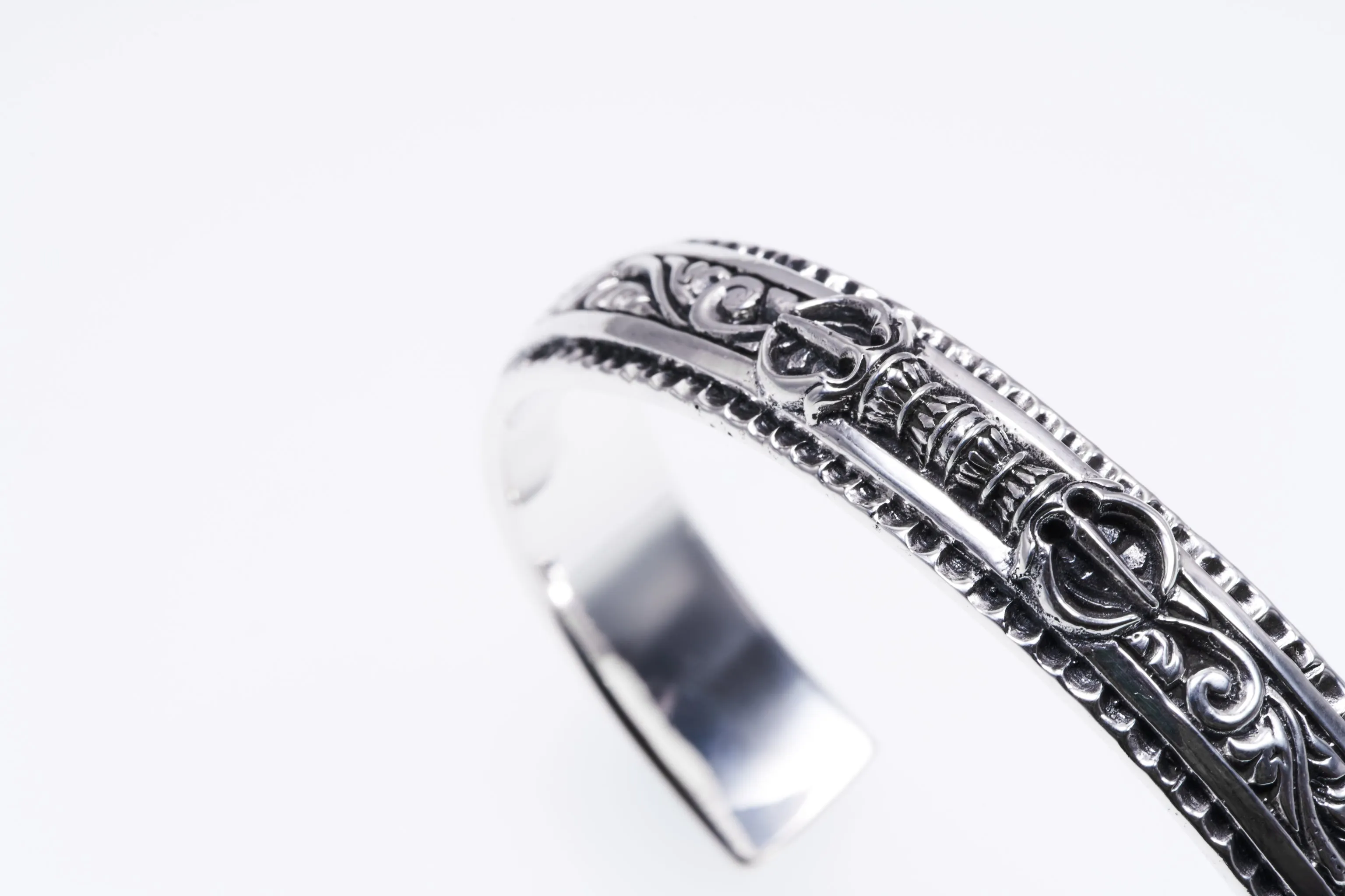 Wide Ivy Bangle (Antique Finish)